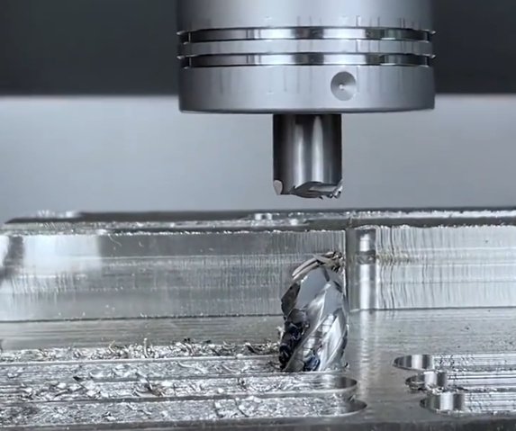 Cutting Tool Chipping Problems: Causes and Effective Solutions