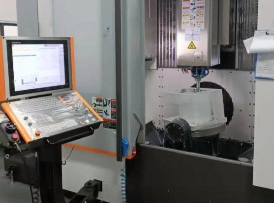 Custom CNC machining capabilities in China factory