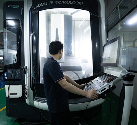 XCM CNC machining services with advanced capabilities