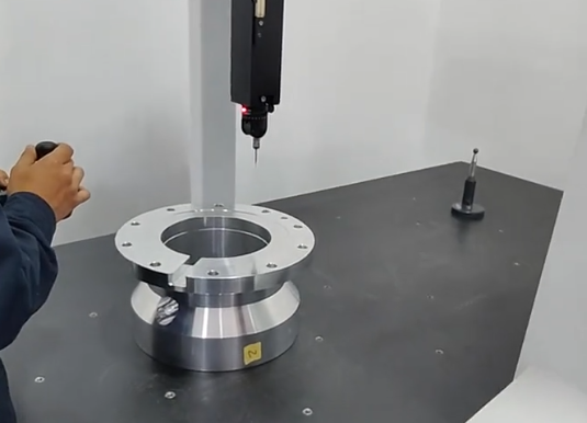 Precision aluminum machining with tight tolerance measurement