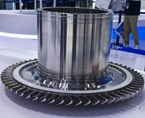 High Pressure Turbine Blade with Complex Inner Cavity and Superalloy  Shaft Integrated Component