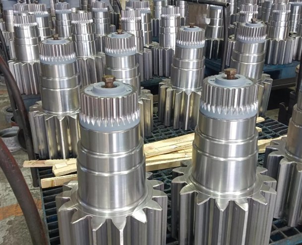 Transmission shaft assembly inside an industrial gearbox