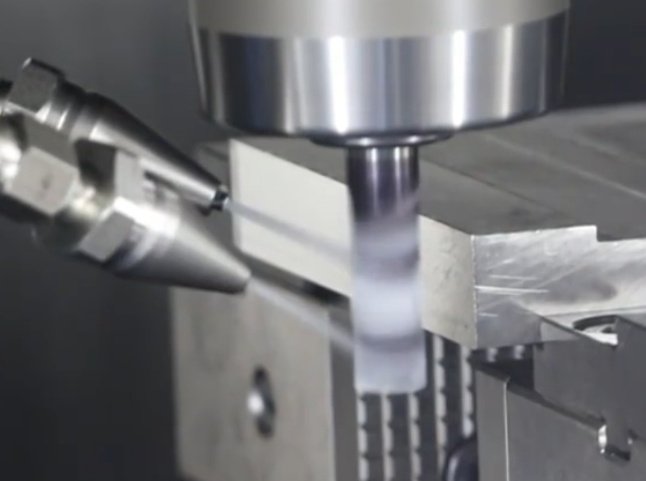 Cryogenic machining process with liquid nitrogen cooling at cutting tool